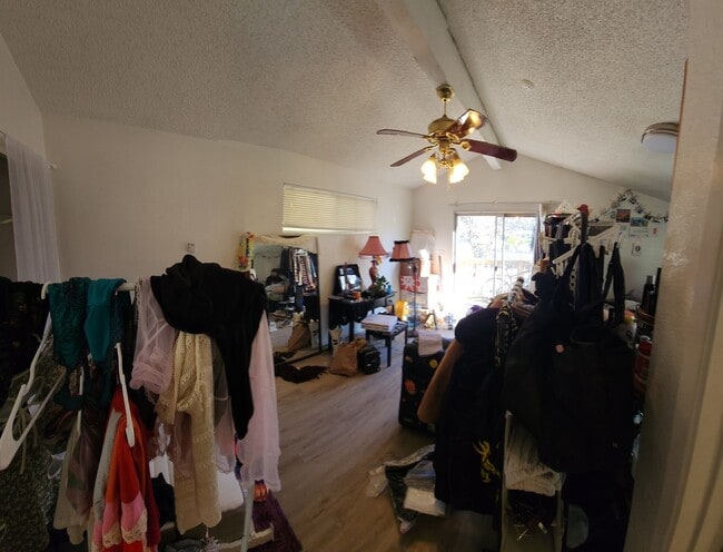 Building Photo - 7 Bedroom 3 bath home close to POLY!!!!