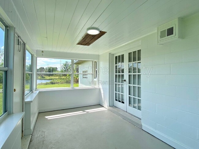 Building Photo - 311 Lake Annie Dr