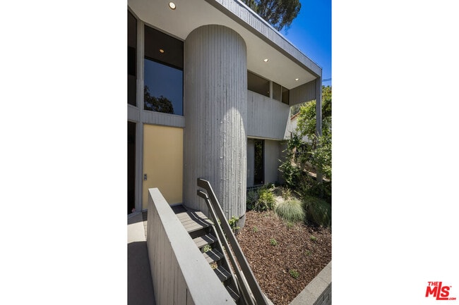 Building Photo - 3035 Windsor Ave