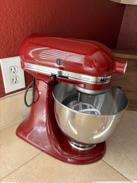 Building Photo - 2980 W Long Dr