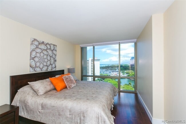 Building Photo - 1551 Ala Wai Blvd