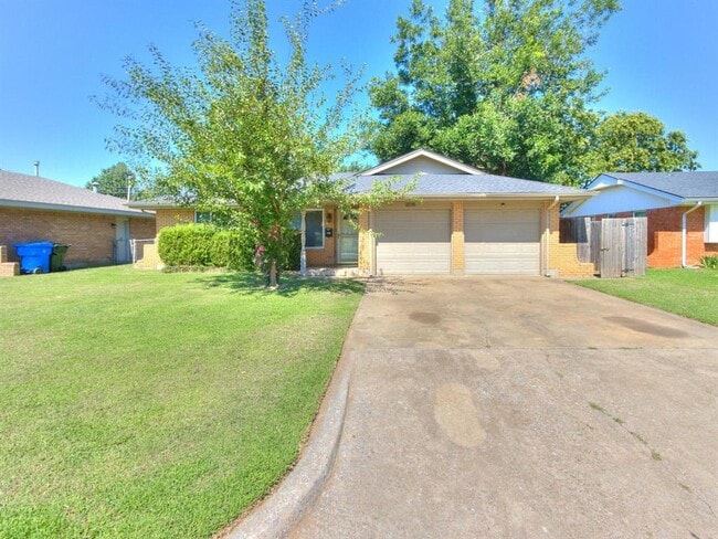 Building Photo - 208 Thompson Dr