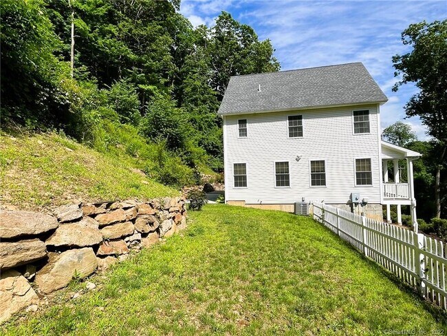 Building Photo - 71 Ledges Rd