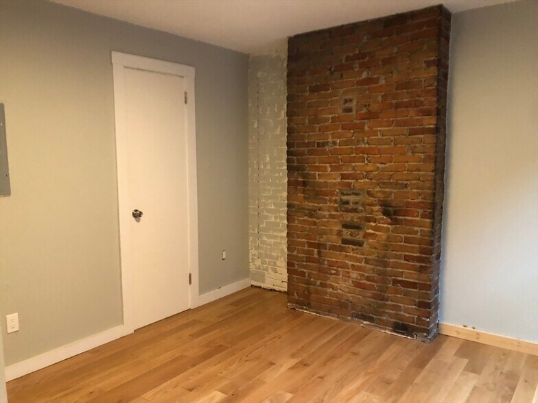 Building Photo - 24 Bradford St