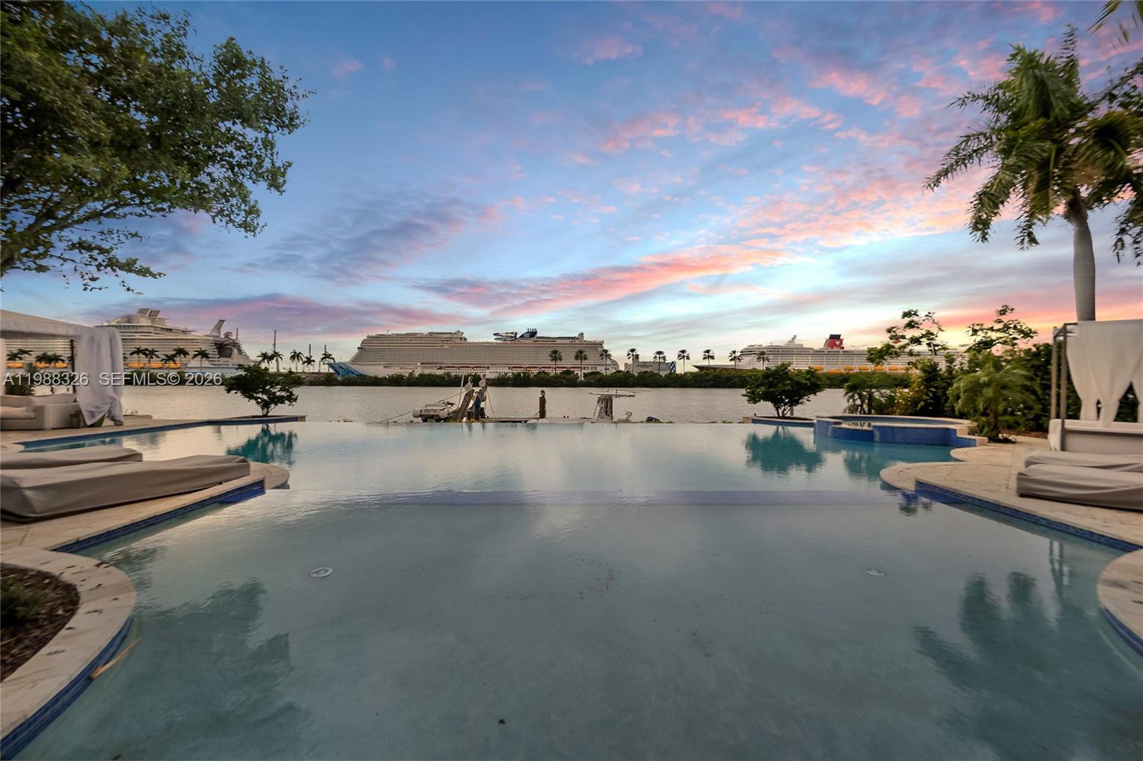 Building Photo - 100 Palm Ave