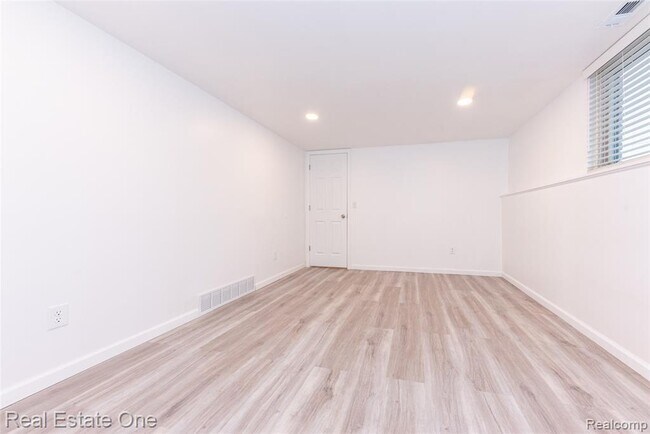 Building Photo - 29489 Geraldine Rd