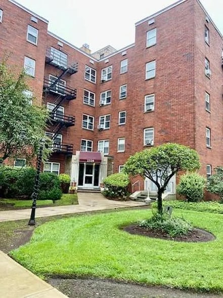 Building Photo - 2320 Linwood Ave