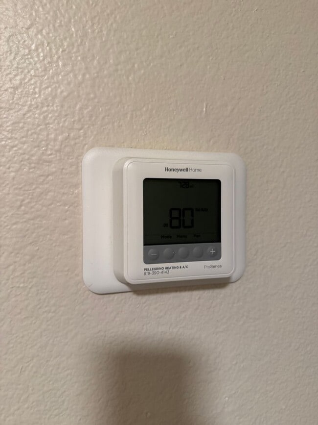 Building Photo - 8266-8266 Linden Rd