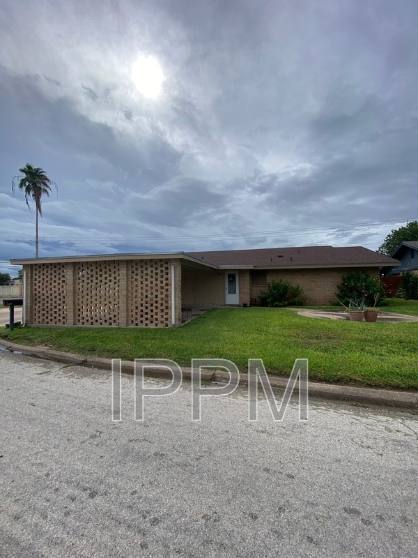 Building Photo - 5642 Byron Nelson Dr