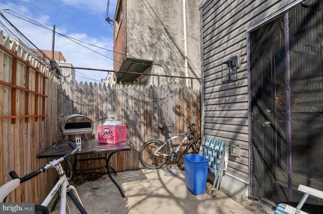 Building Photo - 1742 Dorrance St