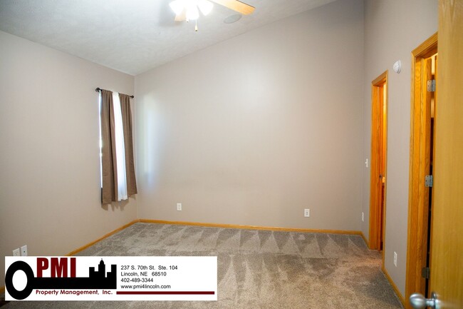 Building Photo - 3 Bedroom and 3 Bathroom Duplex. Available...