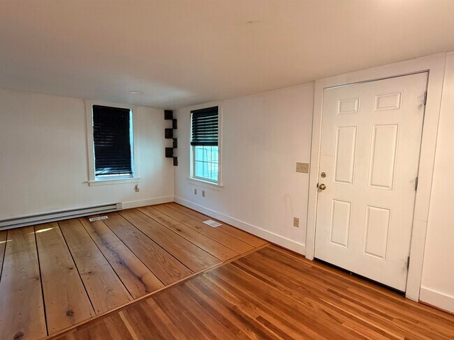 Building Photo - 27 Ashuelot St