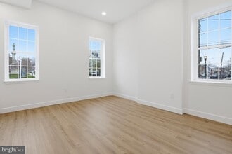 Building Photo - 100 W Front St