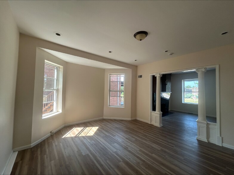 Building Photo - 14 Parkland Pl