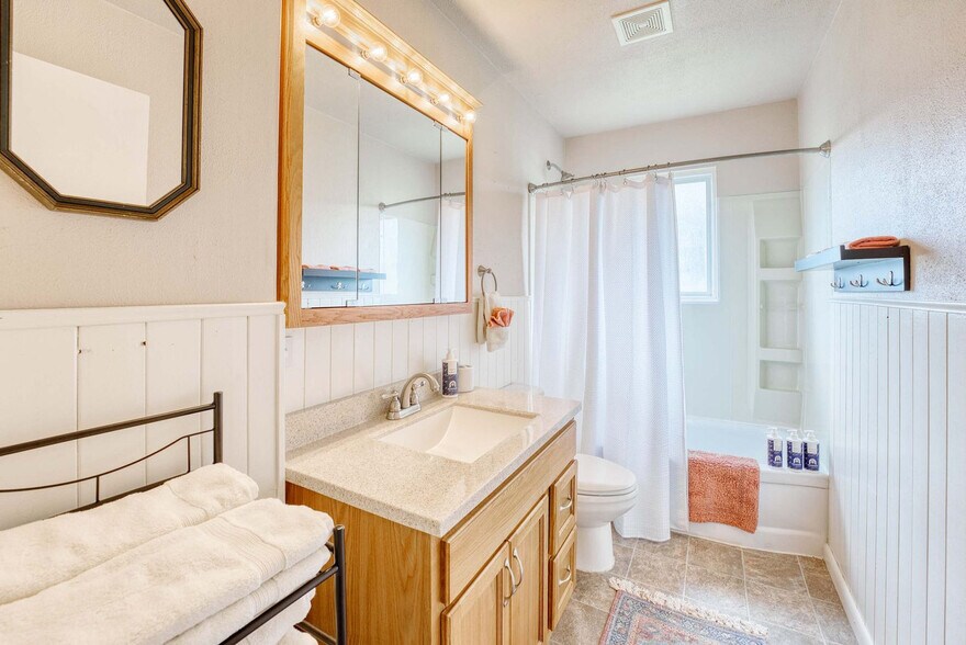 Building Photo - 312 Crestview Dr