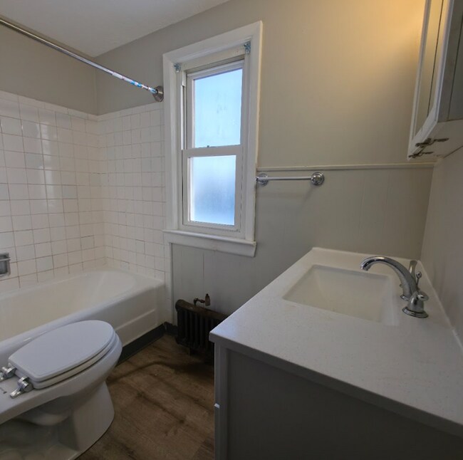 Building Photo - 1378 E 187th St