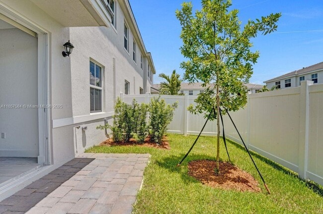 Building Photo - 133 SW 171st Ave