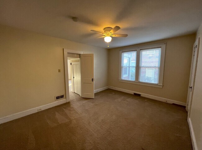 Building Photo - FOR RENT IN ARDMORE!!