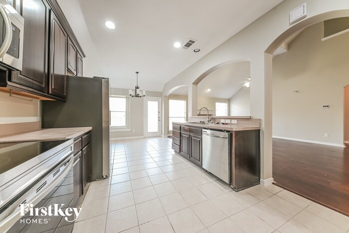 Building Photo - 3108 Silver Creek Dr