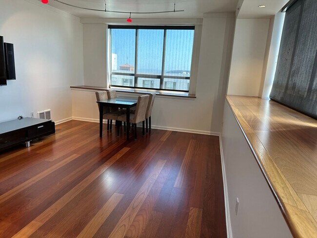 Building Photo - Epic REA: Fabulous 2 BR/2 BA South Beach C...