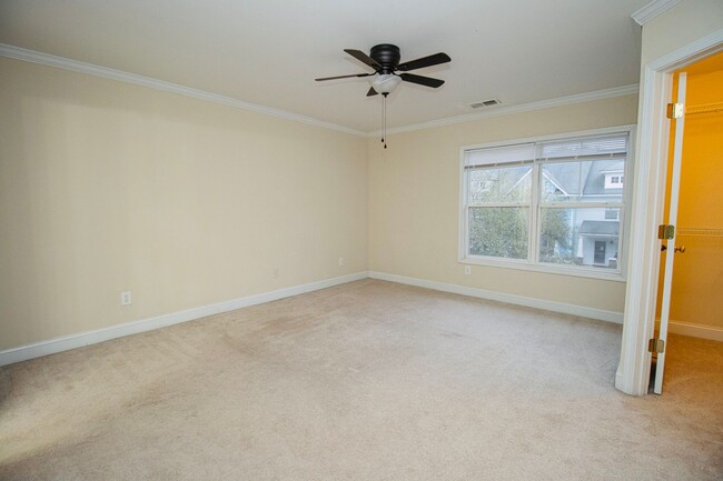 Building Photo - 2 Bedroom, 2.5 Bath Available in Hampton F...