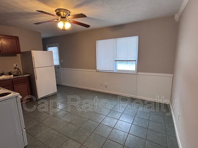 Building Photo - 4003 Carlton Ave