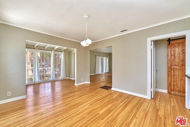 Building Photo - 429 S Orange Dr