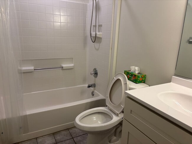 Building Photo - 2 Bedroom 2.5 Bath Home in Kitty Hawk $2150/mo