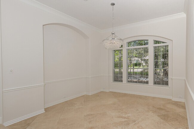 Building Photo - 11 N Lansdowne Cir