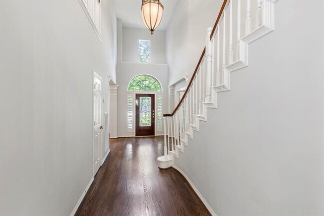 Building Photo - 7 Tamarind Pl