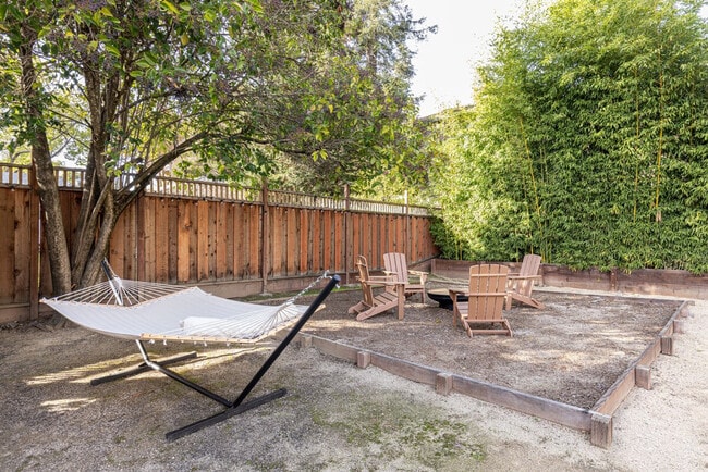 Building Photo - 831 Patchett St