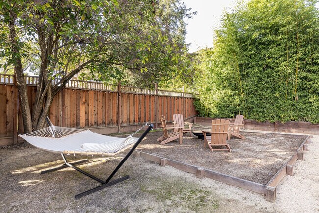 Building Photo - 839 Patchett St