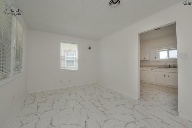 Building Photo - 1624 Sunnyside Ln