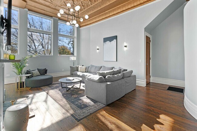 Building Photo - 1400 W Chestnut St