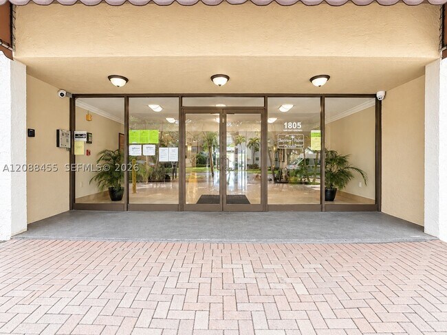 Building Photo - 1805 Sans Souci Blvd