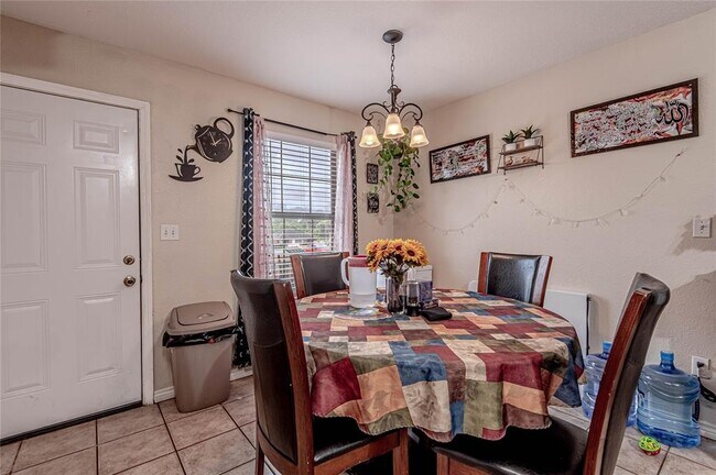 Building Photo - 110 Sendero Dr