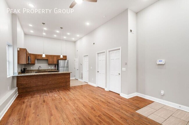 Building Photo - 77 E 7th Ave