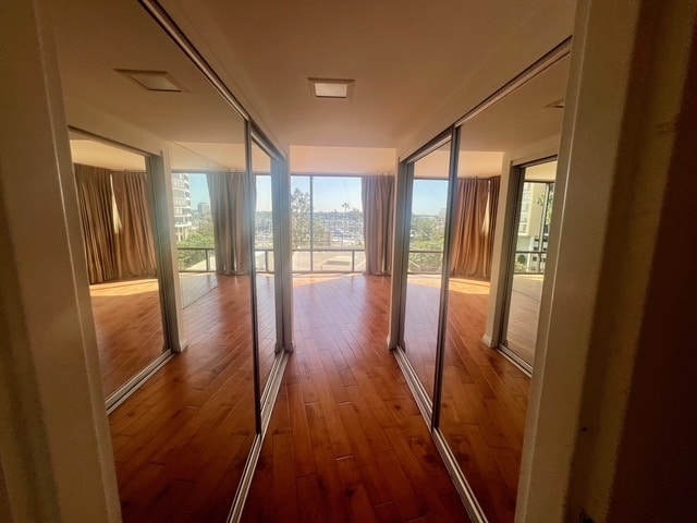 Closets - 4314 Marina City Dr