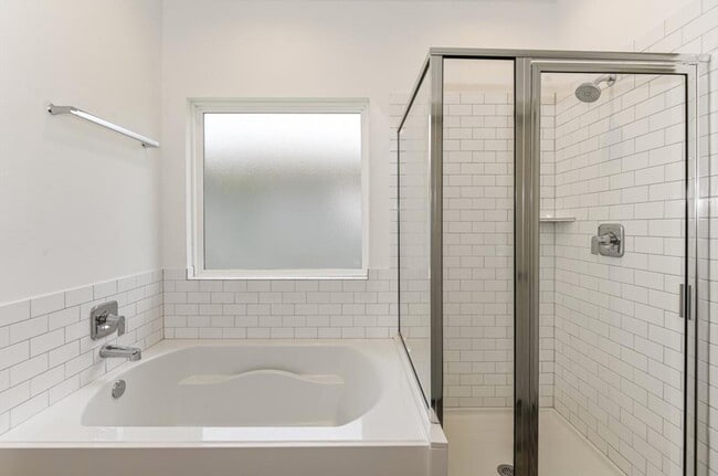 Building Photo - 7918 Brumly Ln