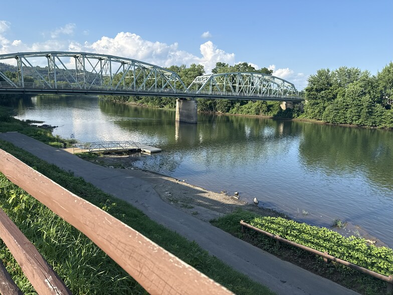 Building Photo - 147 S Main St