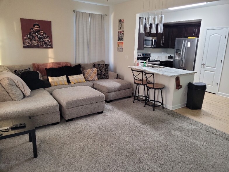 Building Photo - 327 Webster St