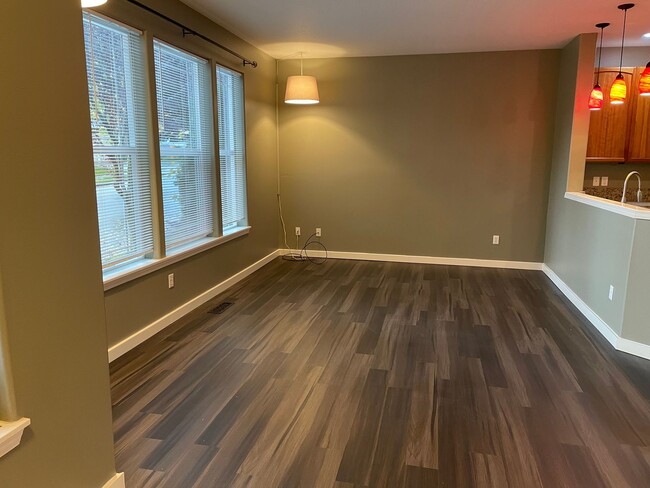 Building Photo - Custom Townhome in Camas School District! ...