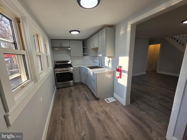 Building Photo - 340 Middlesex St