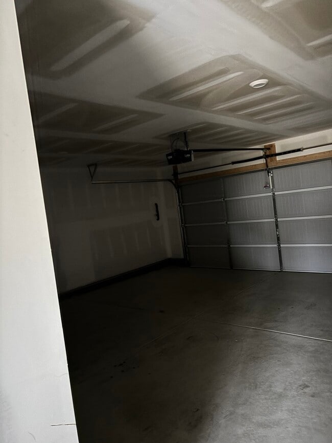 Building Photo - 1057 Field Strip Rd