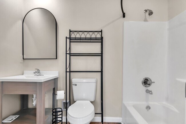 Building Photo - Newly Remodeled Units!