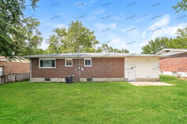 Building Photo - 7012 Marlac Dr