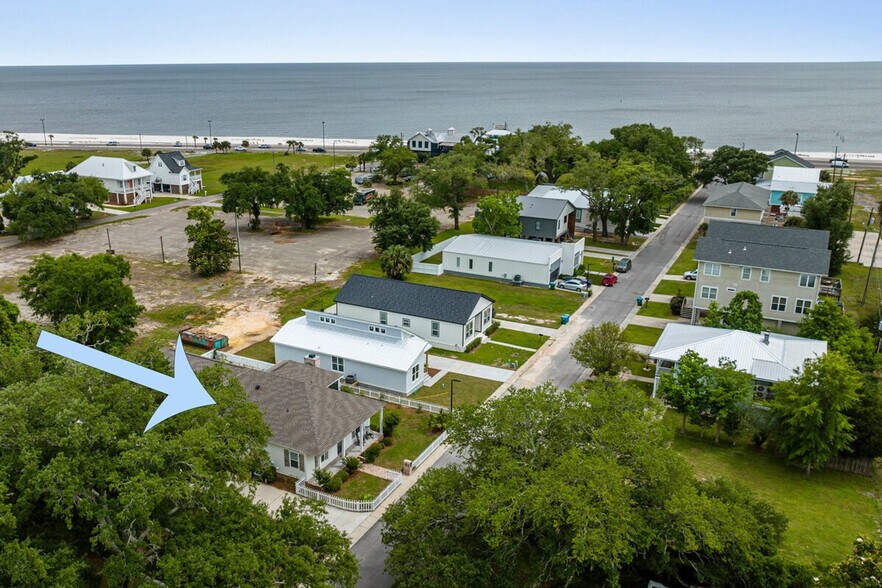 Building Photo - 164 Markham Dr