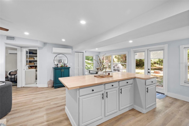 Building Photo - 7095 111th St N