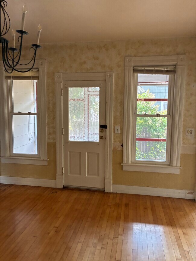 Building Photo - 1114 N Appleton St