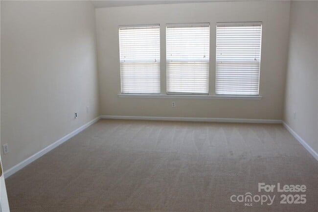 Building Photo - 2715 Old Ironside Dr